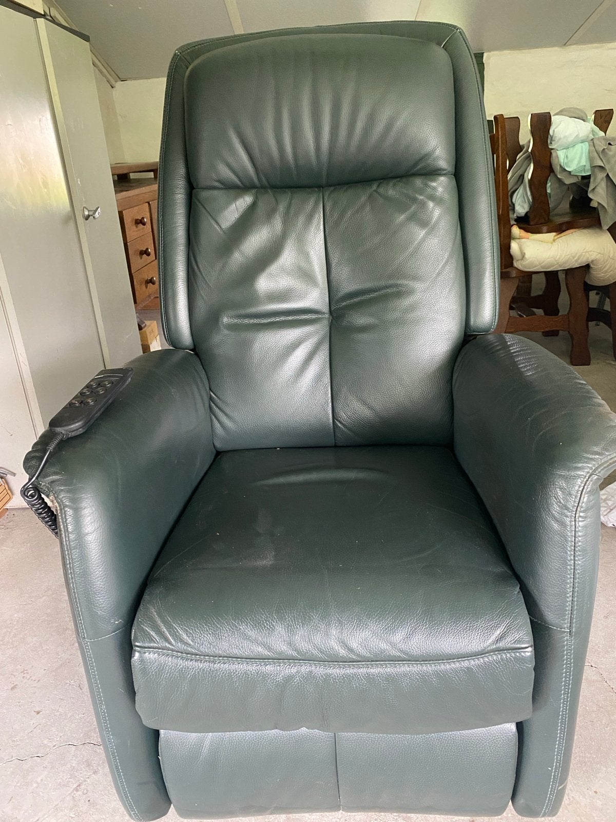 Comfortabele groene leren relaxfauteuil met afstandsbedienin, Huis en Inrichting, Ophalen, Gebruikt, Leer, 75 tot 100 cm