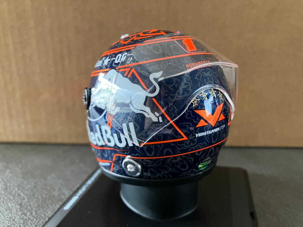 ✅ Max Verstappen 1:4 helm 2025 Orange Lion Red Bull RB21, Verzamelen, Automerken, Motoren en Formule 1, Ophalen of Verzenden, Nieuw