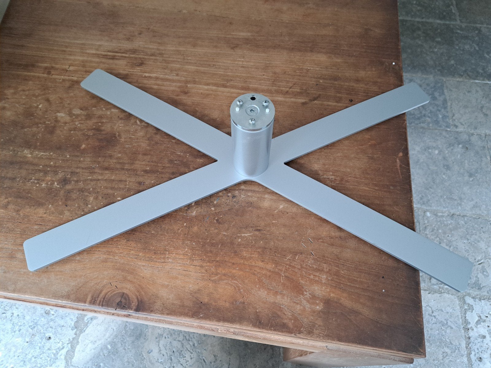 Loewe tv standaard, Ophalen