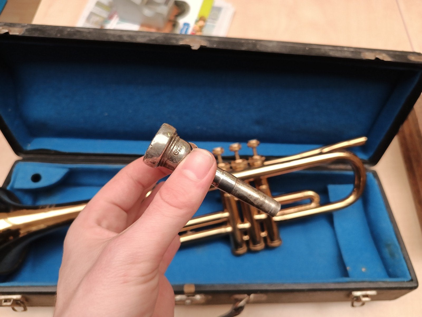 Gouden Trompet met Koffer, Muziek en Instrumenten, Blaasinstrumenten | Trompetten, Ophalen of Verzenden, Gebruikt, Bes-trompet