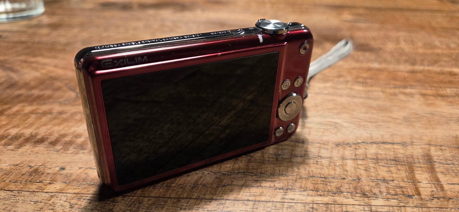 Casio Exilim Digitale Camera - Compact en Stijlvol Rood, Ingebouwde flitser, Casio, Gebruikt, Ophalen of Verzenden