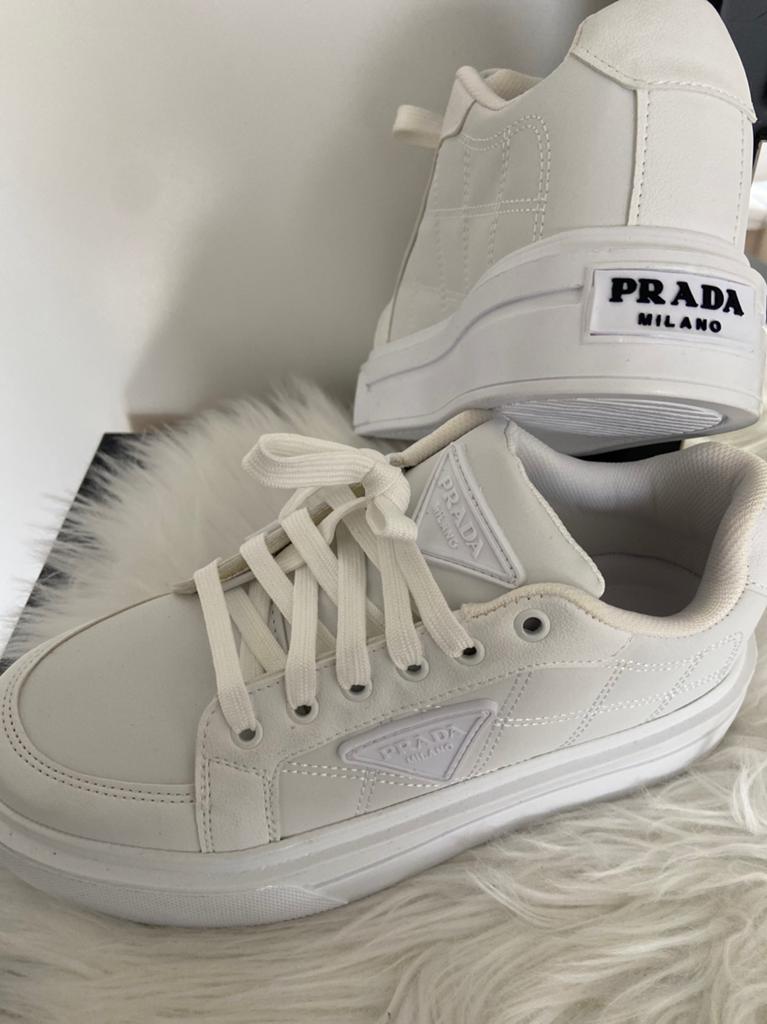 PRADA dames sneakers, Kleding | Dames, Ophalen of Verzenden, Zo goed als nieuw, Wit, Sneakers of Gympen