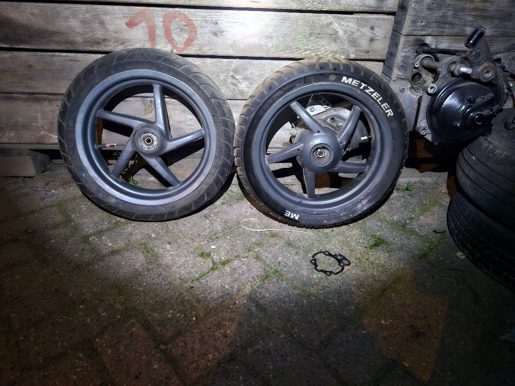 Velgen set Aprilia SR minarelli horizontaal SD wiel velg, Fietsen en Brommers, Aprilia, SR, Gebruikt, Aprilia