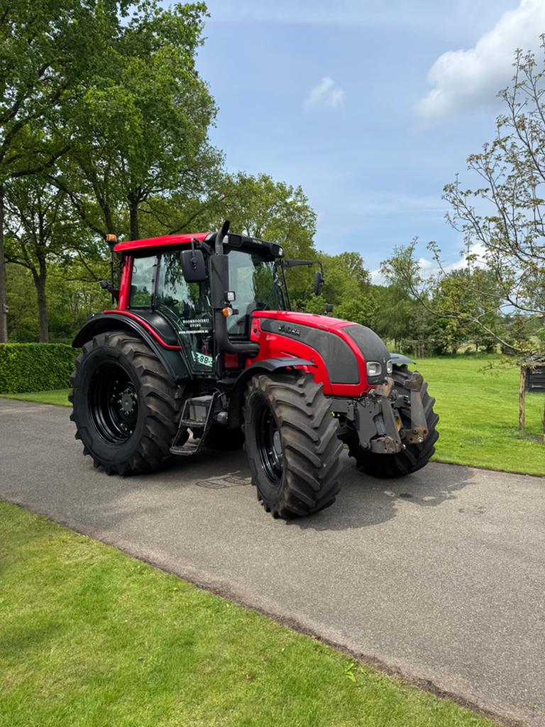 Te koop nette valtra n141 twintrac, Zakelijke goederen, Agrarisch | Tractoren, Ophalen, Gebruikt, 120 tot 160 Pk, 7500 tot 10000