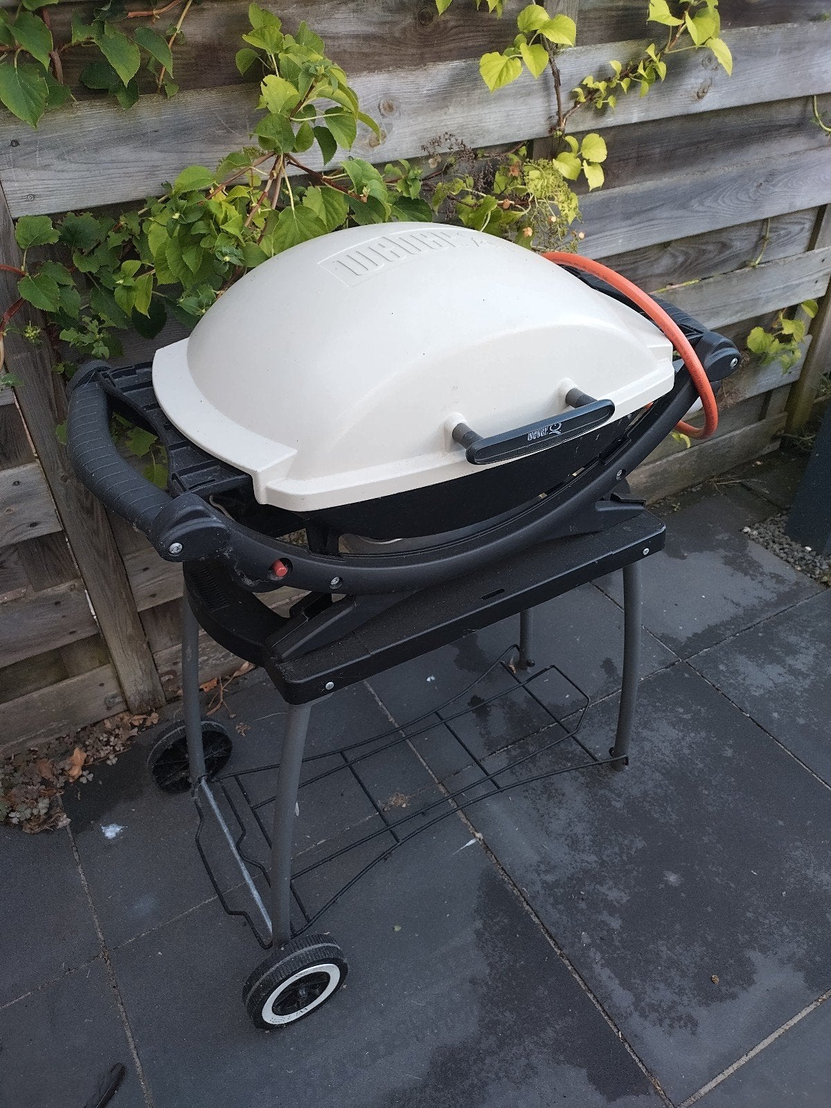 Weber Q2000 gasbarbecue met onderstel, Tuin en Terras, Gasbarbecues, Ophalen of Verzenden, Gebruikt, Weber