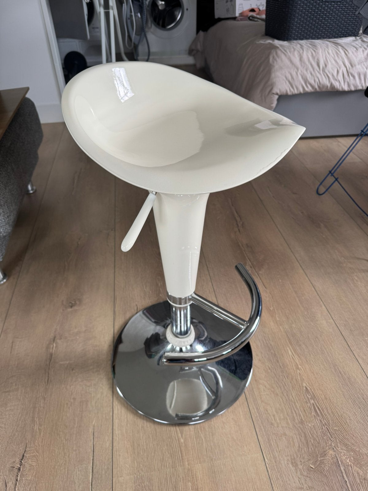2x IKEA JANINGE barkruk – wit (oud model), Ophalen, Kunststof, Gebruikt, 60 tot 90 cm