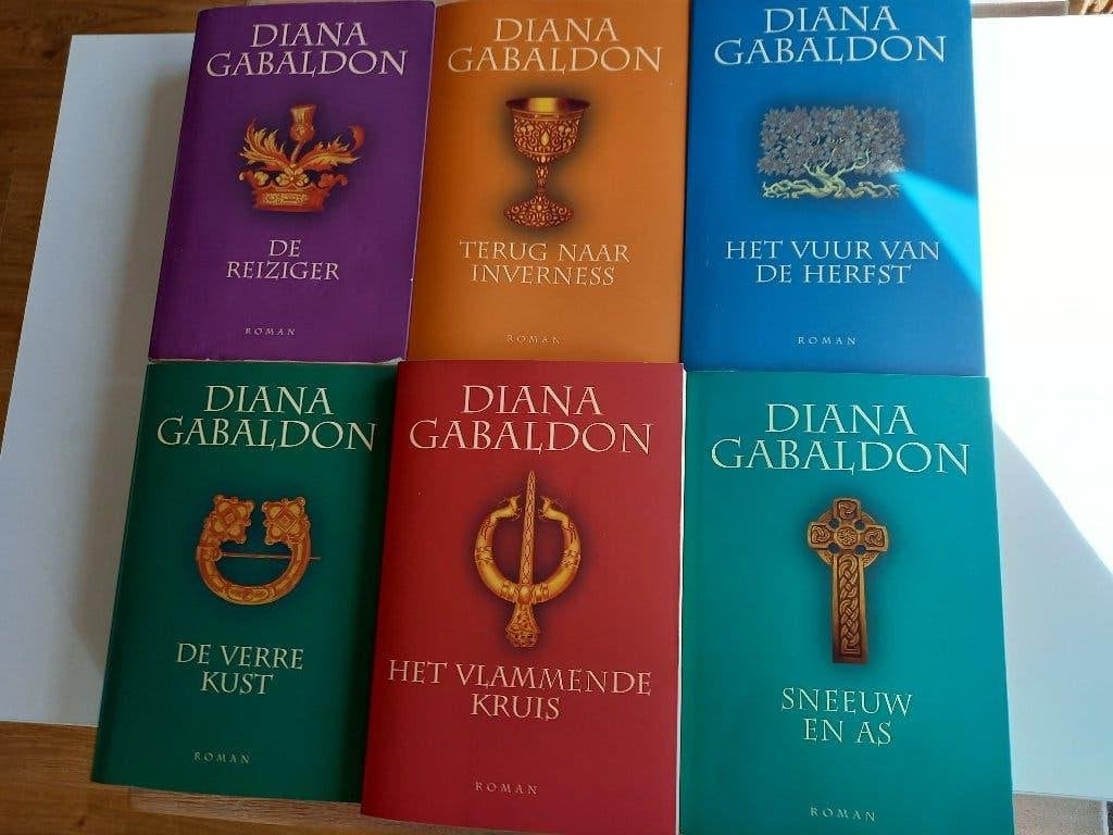 Diana Gabaldon: 6x de Reiziger serie (Outlander), Ophalen of Verzenden, Gelezen