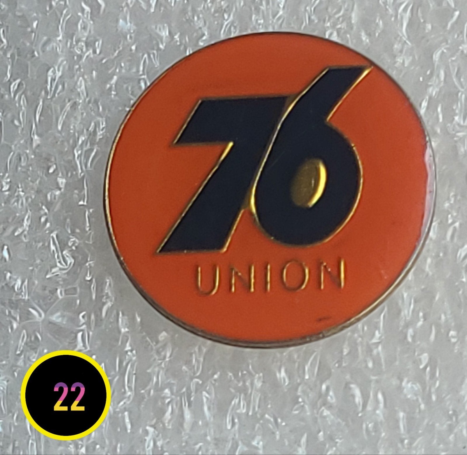 Vintage 76 Union Pin - Oranje en Zwart Emaille Speldje, Verzamelen, Verzenden