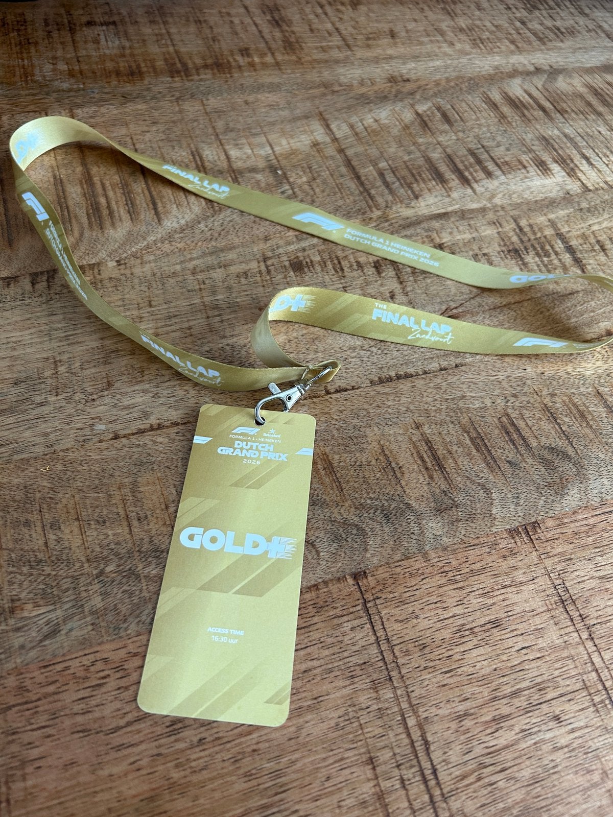 F1 badge hanger te koop, Ophalen