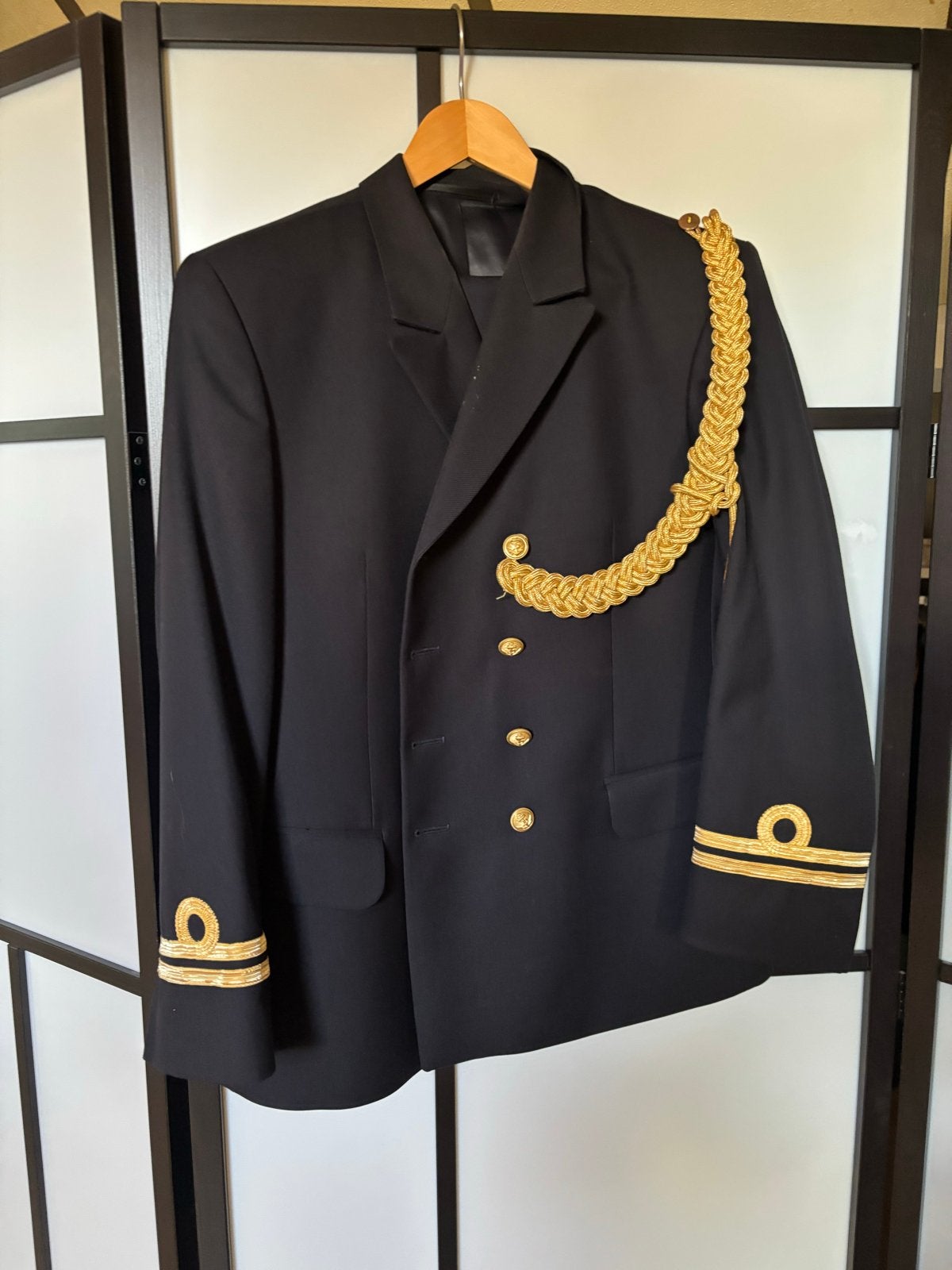 Complete Marine Uniform Maat 48/50 in Opbergdoos, Verzamelen, Ophalen, Zo goed als nieuw, Hoed, Pet, of Sjaal