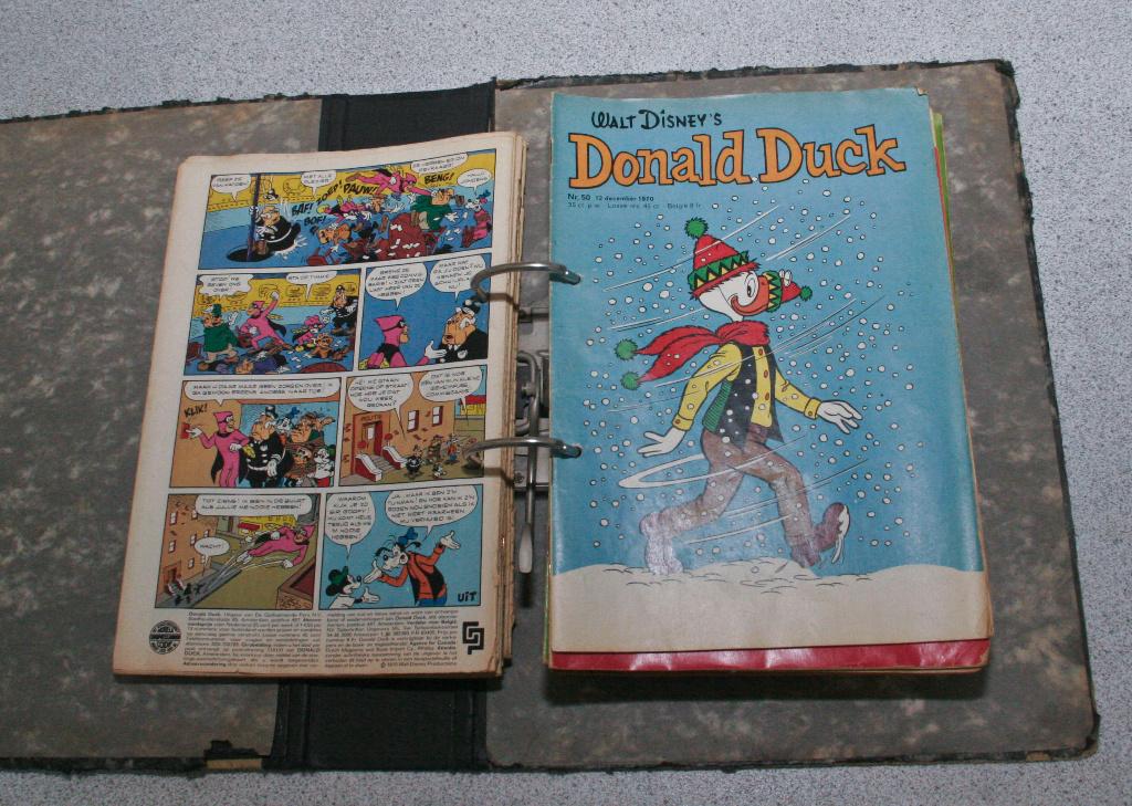 4 ordners met Donald Ducks uit 1970, 71,72, 73, 1977, 1978, Boeken, Stripboeken, Gelezen, Eén stripboek, Ophalen of Verzenden