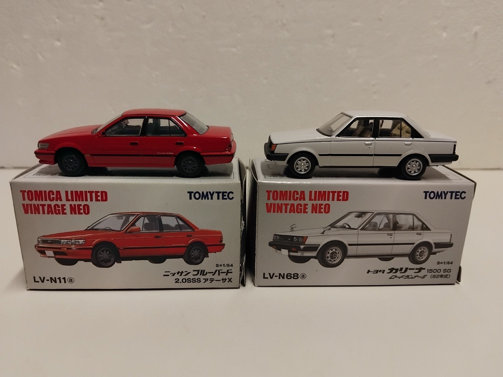 2 Tomica Tomy Limited Edition Toyota Carina  Nissan Bluebird, Ophalen of Verzenden, Zo goed als nieuw, Auto