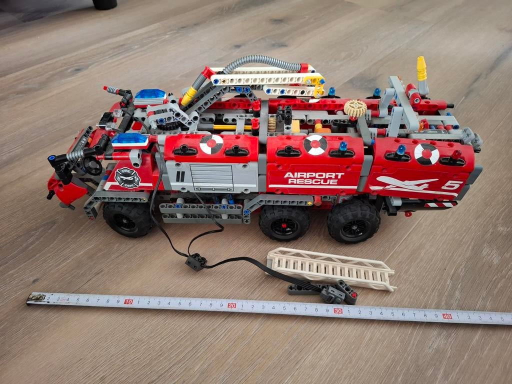 Lego technic 42068 airport rescue vehicle, Ophalen of Verzenden, Gebruikt, Overige merken