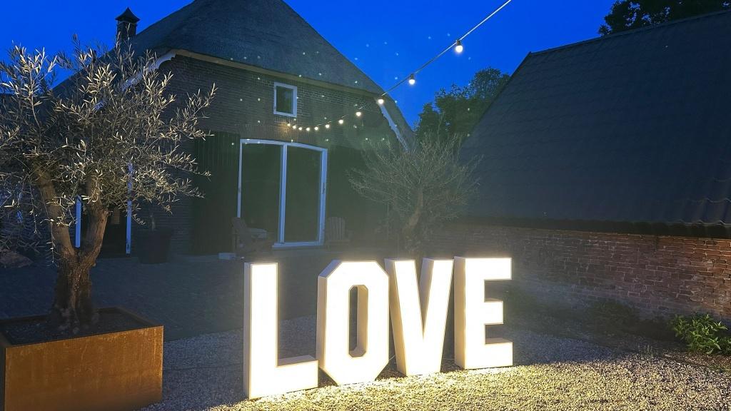 Fantastische Lichtletters 'LOVE' 1 meter hoog, Ophalen, Zo goed als nieuw, Geboorte of Huwelijk