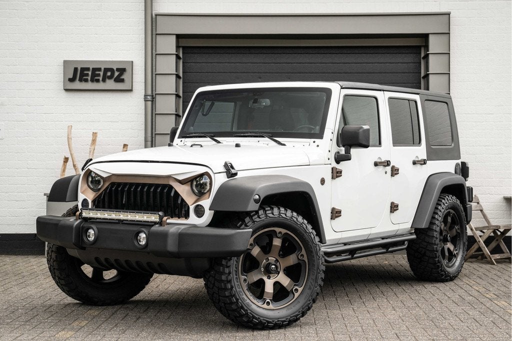 Jeep Wrangler Unlimited 3.6 Sahara - Fuel velgen 20 inch, Auto's, Jeep, Automaat, Euro 5, 450 kg, Zwart