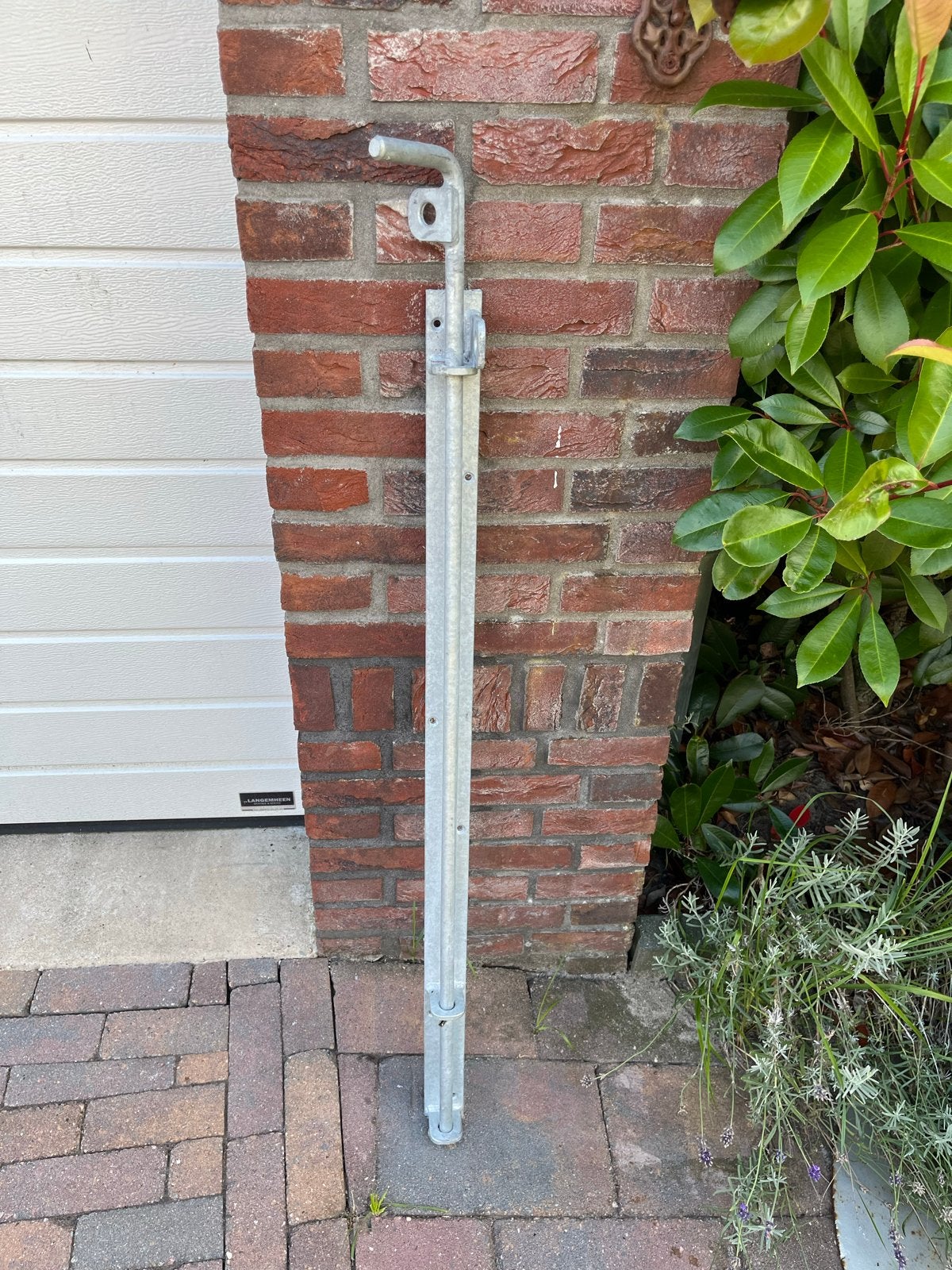 110 cm  hoge Grondgrendel voor Poort of Deur, Ophalen, Nieuw, IJzer, Schuif of Grendel