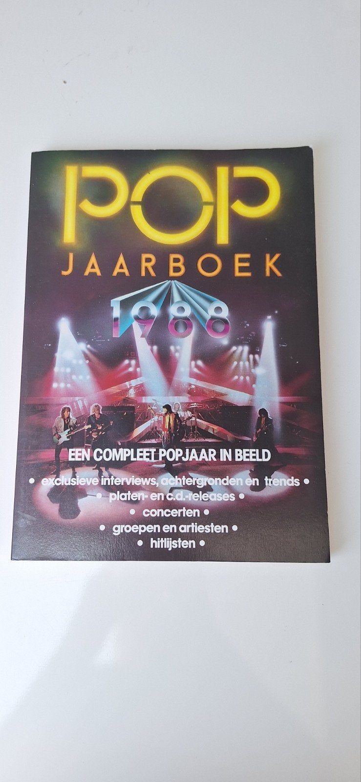 Pop Jaarboek 1988 - Een compleet popjaar in beeld, Boeken, Muziek, Ophalen of Verzenden, Zo goed als nieuw, Algemeen