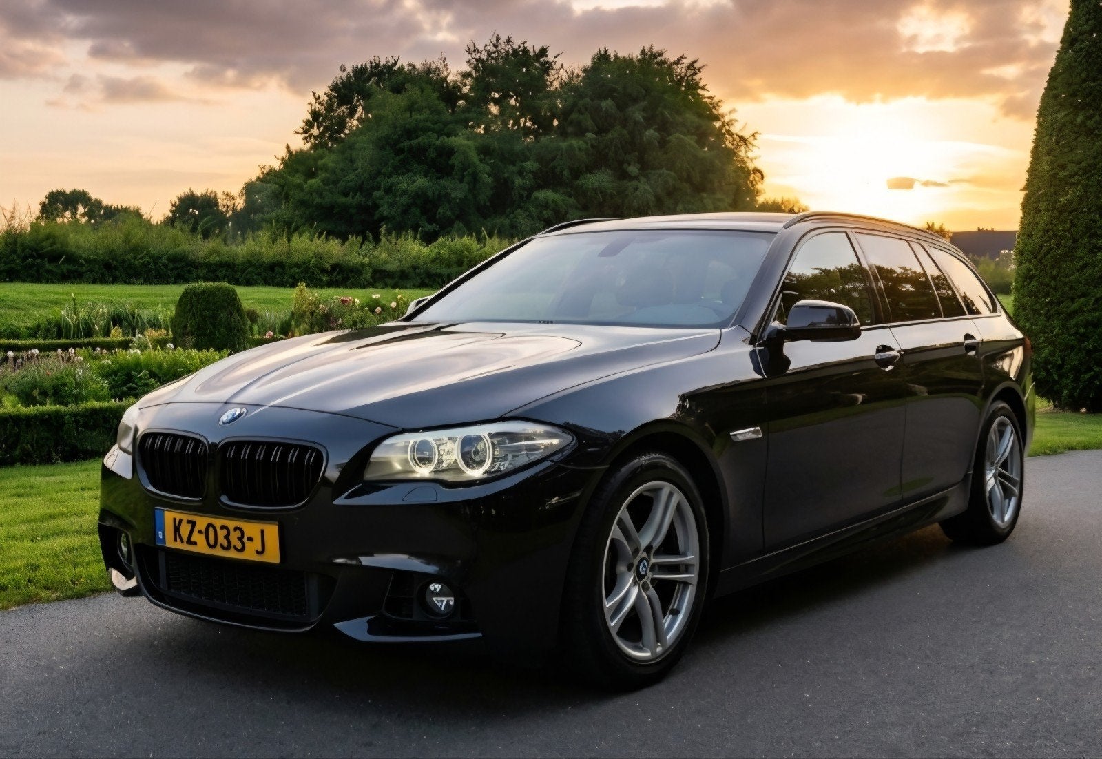 BMW 5-Serie 2.0 520I Shadowline Individual, Navigatiesysteem, Zwart, 4 cilinders, 2000 kg