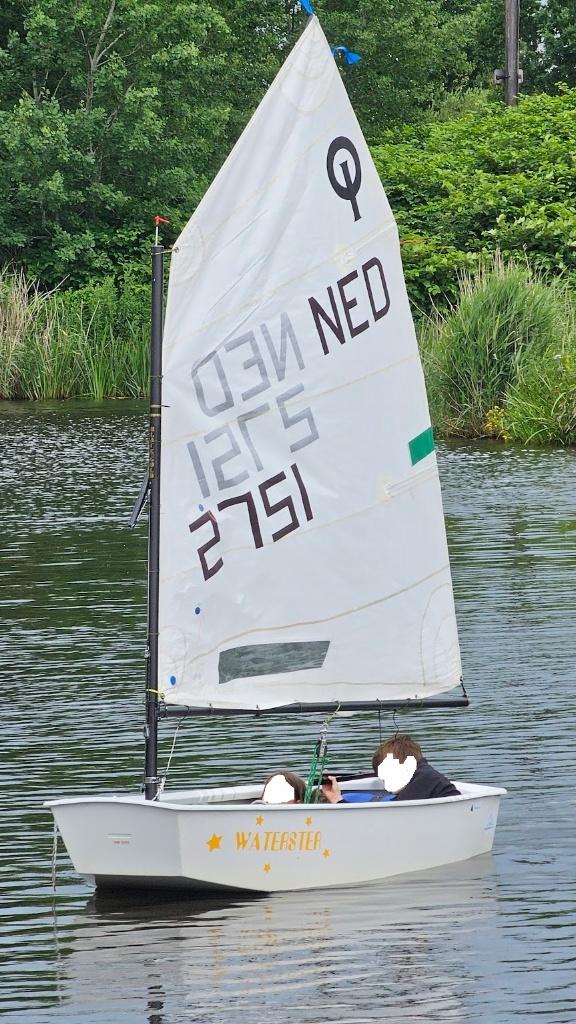 Optimist Far East Gold Dragon, met meetbrief, Watersport en Boten, Ophalen, Zo goed als nieuw, Overige typen, Minder dan 15 m²