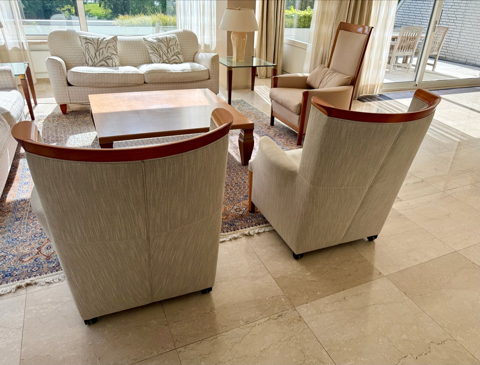 Giorgetti fauteuils (2) met kersenhouten accenten, Huis en Inrichting, Ophalen, 75 tot 100 cm, Zo goed als nieuw, 50 tot 75 cm
