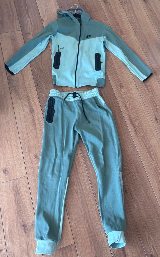 Nike tech pak jongens joggingpak blauw groen maat 146 152, Ophalen of Verzenden, Zo goed als nieuw, Jongen