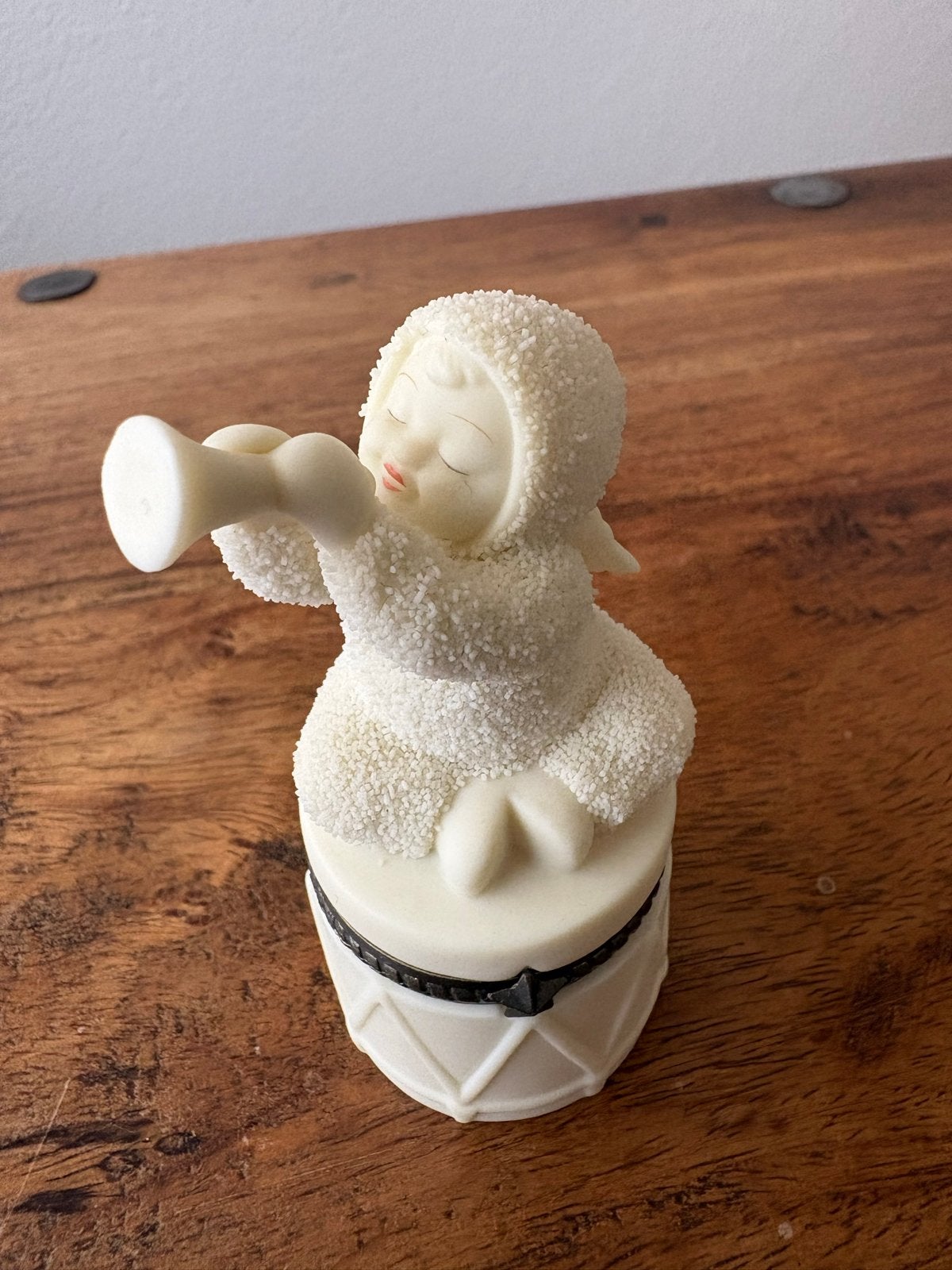 Snowbabies Goebel beeldje met trommel en trompet, Ophalen, Zo goed als nieuw