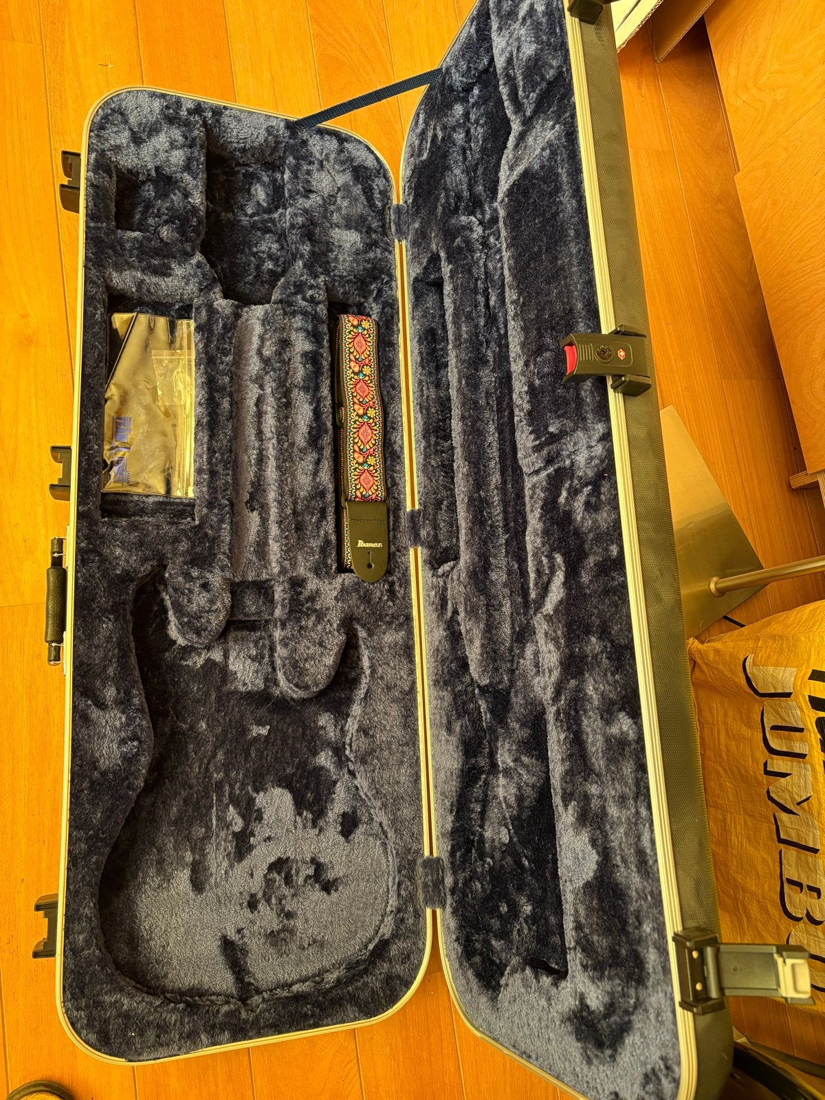 IBANEZ M100C Koffer voor elektrische gitaar (zonder gitaar), Ophalen, Gebruikt, Elektrische gitaar, Flightcase