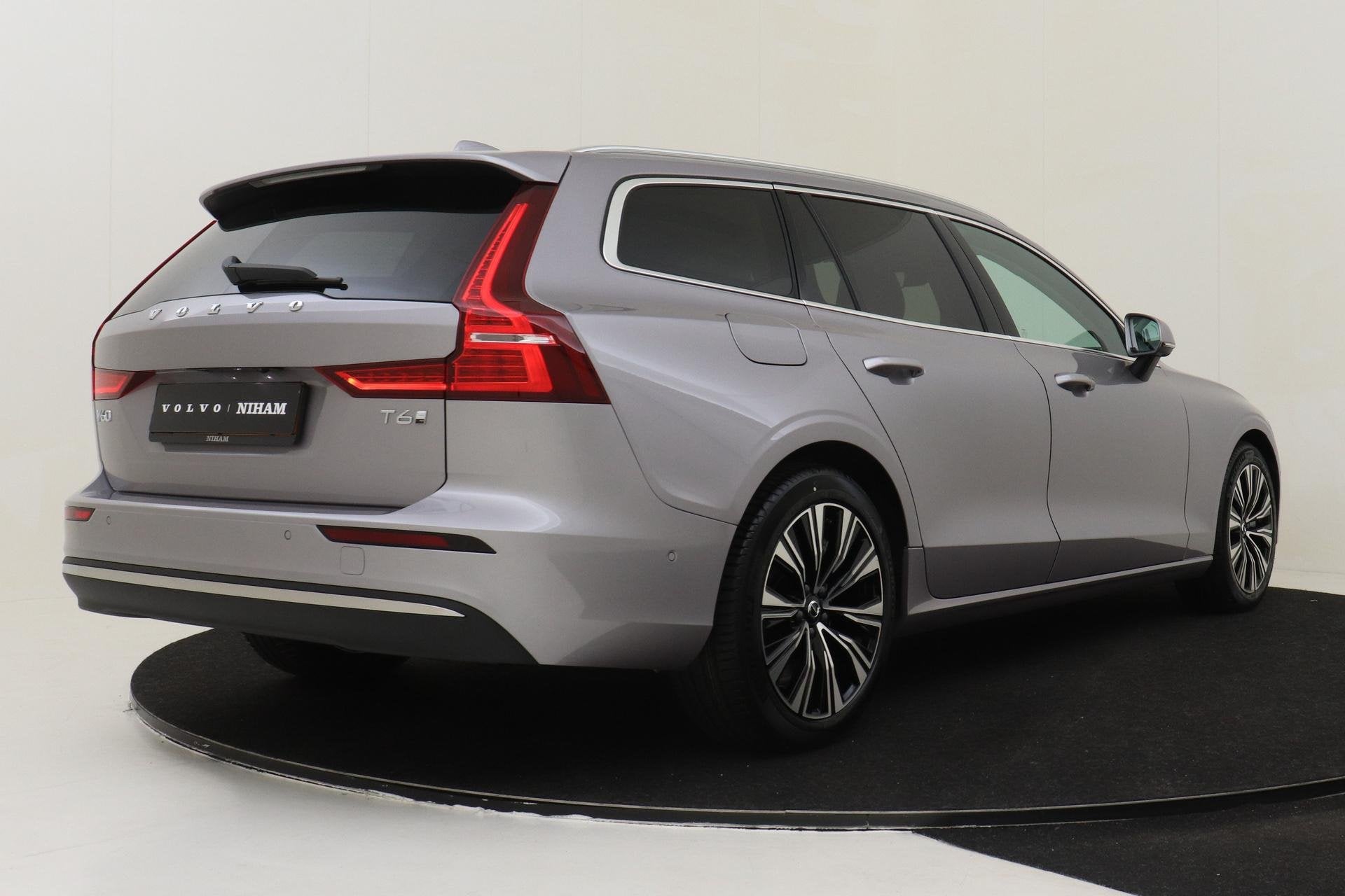 Volvo V60 T6 PLUG-IN HYBRID AWD ULTRA BRIGHT -PANO.DAK|HARMA, Automaat, 12 maanden, Euro 6, 180 min