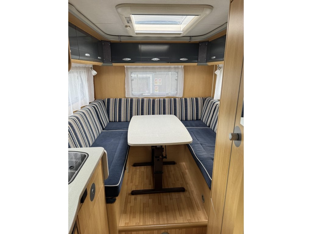 Dethleffs Globebus 3 T Ruimer rondzit achter, Caravans en Kamperen, Tot en met 2, Dethleffs, Veiligheidssloten, Elektrische ramen