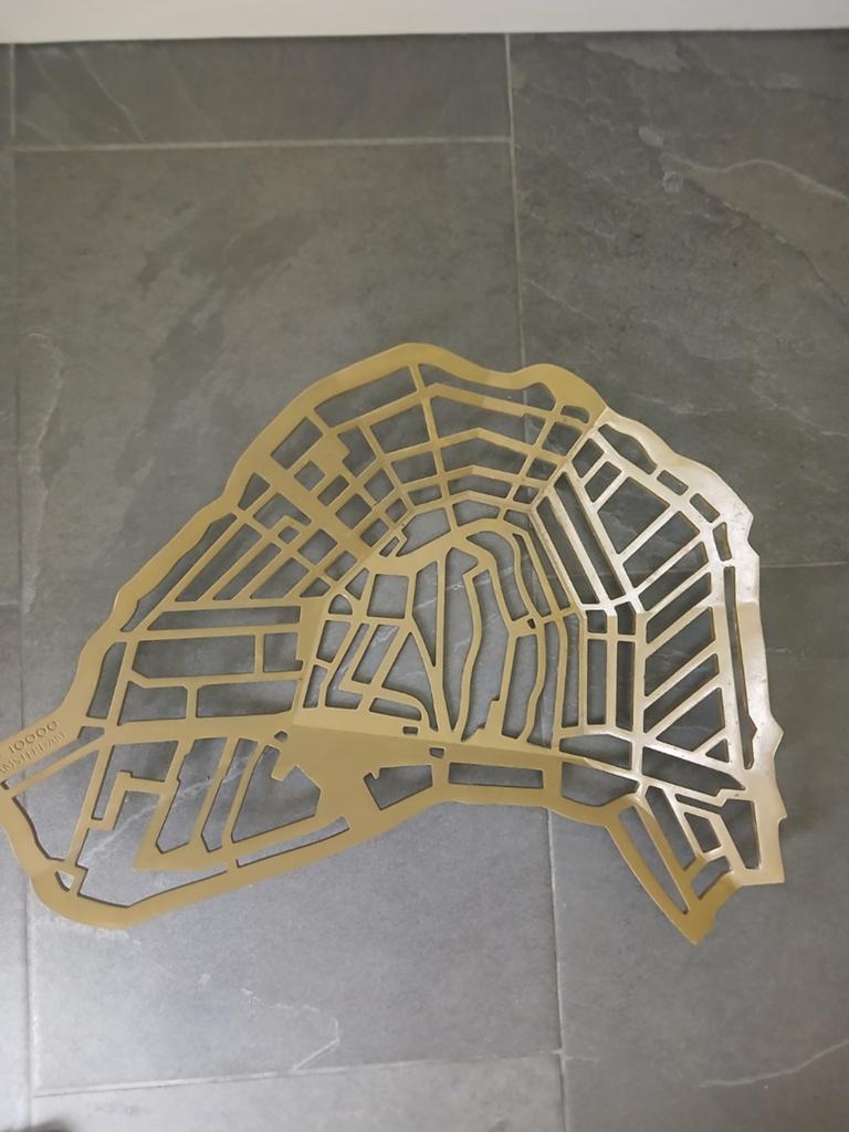 Metrobowl Amsterdam schaal- Goudkleurige Metaal, Metaal, Wandsculptuur, Ophalen of Verzenden, Modern