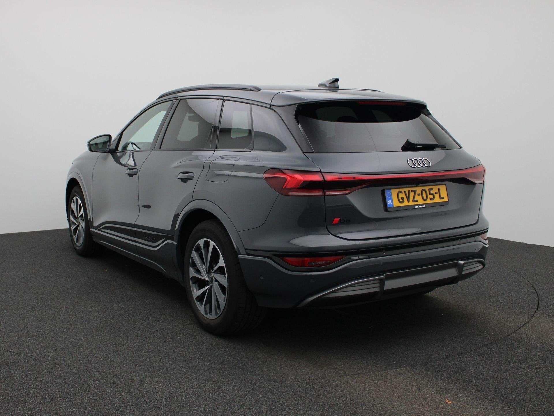 Audi Q6 e-tron Launch edition 83 kWh 252 PK | Adaptive cruis, Auto's, 12 maanden, Gebruikt, Zwart, Verwarmde buitenspiegels