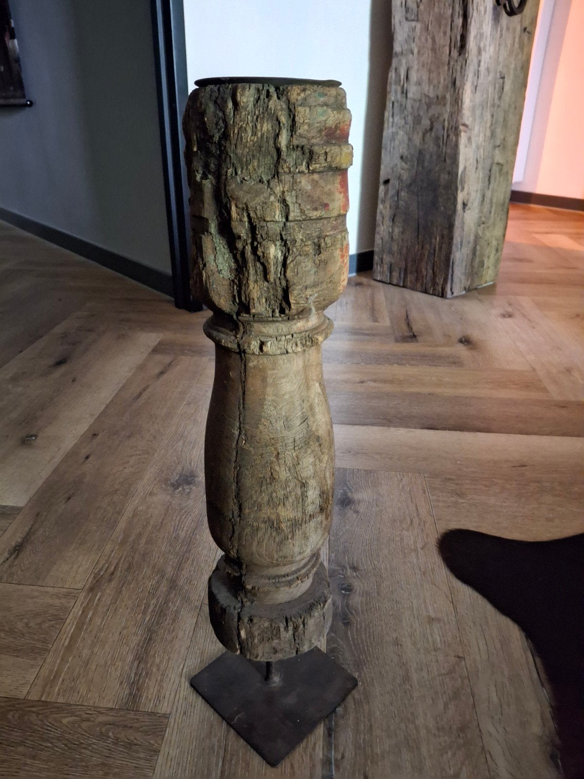 Robuuste houten kaarsenstandaard - 57cm hoog, Huis en Inrichting, Woonaccessoires | Kandelaars en Kaarsen, Ophalen, Gebruikt, Bruin