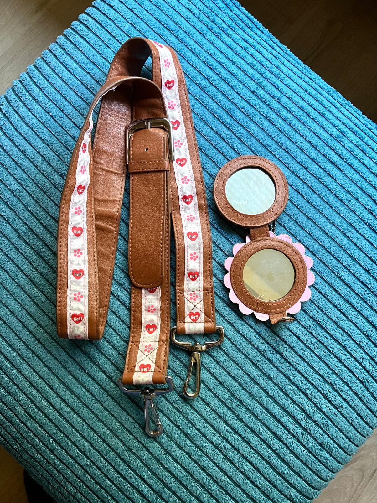 Cross body TAS-RIEM van LIEF 🌸 + spiegeltje, Sieraden, Tassen en Uiterlijk, Tassen | Schoudertassen, Bruin, Oilily, Ophalen of Verzenden