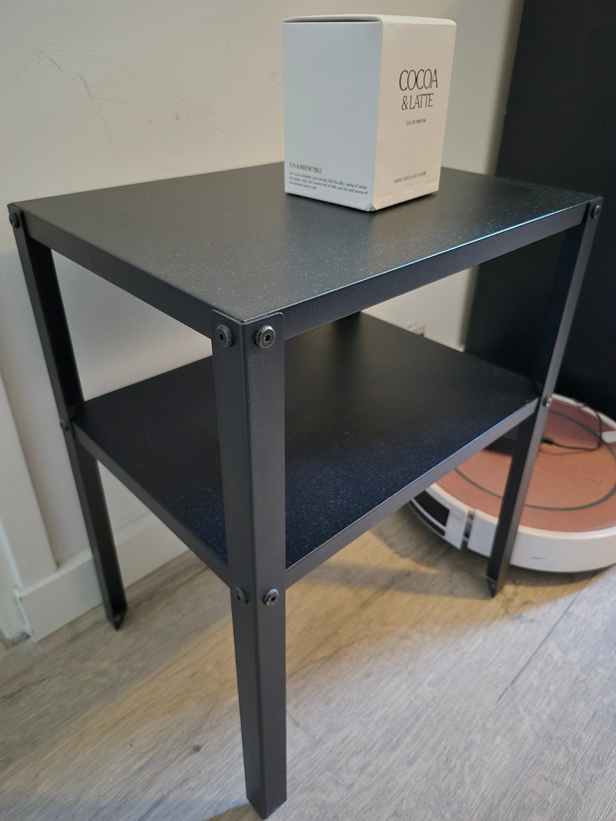 Ikea Knarrevik Nachtkastje - Zwart Metaal, Huis en Inrichting, Ophalen, Minder dan 45 cm, Metaal of Aluminium, Zo goed als nieuw