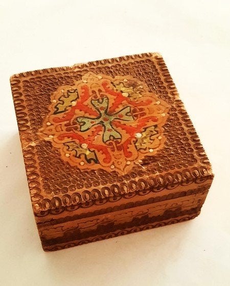 Vintage houten kistje met kerfsnijwerk en beschildering, Ophalen