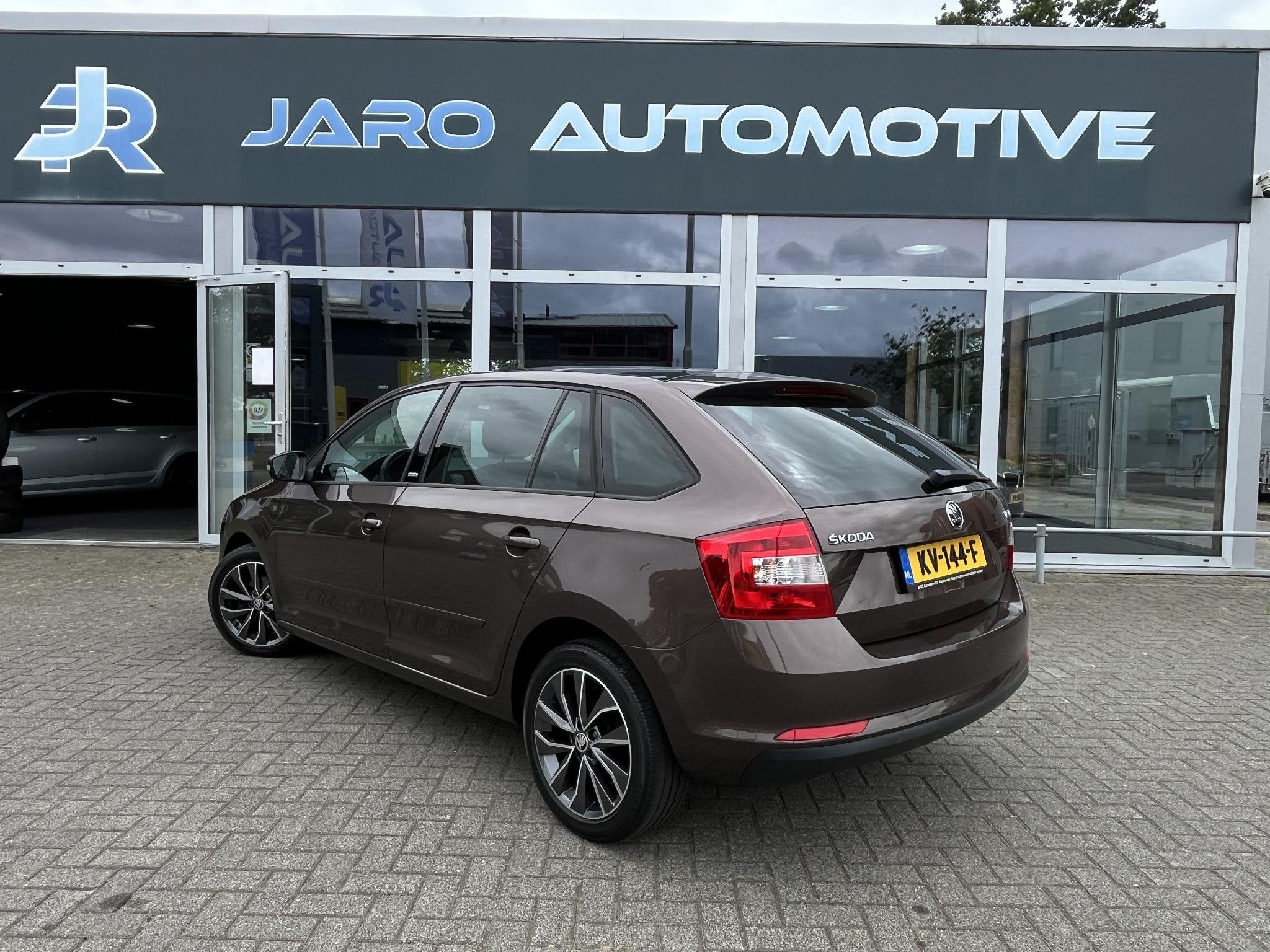 Skoda Rapid Spaceback 1.2 TSI Greentech JOY | AUTOMAAT | PDC, Auto's, 12 maanden, Gebruikt, 4 cilinders, Alcantara