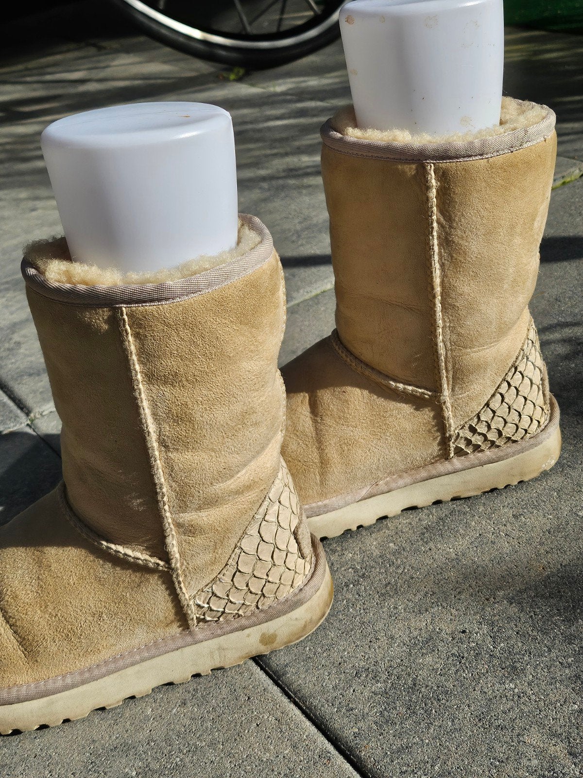 UGG Classic Short Metallic Snake - Maat 36, Kleding | Dames, UGG, Beige, Lage of Enkellaarzen, Ophalen of Verzenden