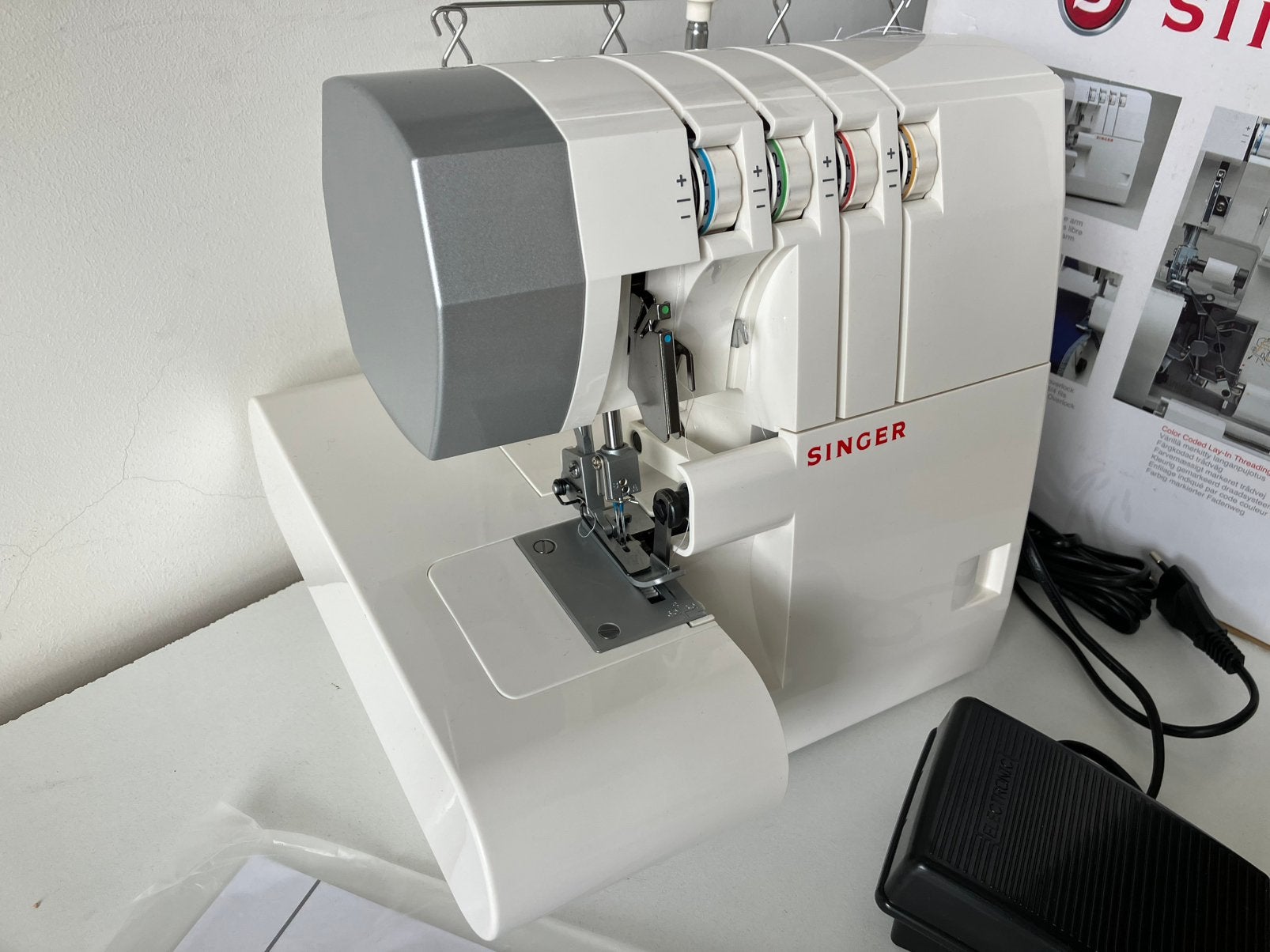 Singer 14SH754 lockmachine, Hobby en Vrije tijd, Ophalen, Zo goed als nieuw, Lockmachine, Singer