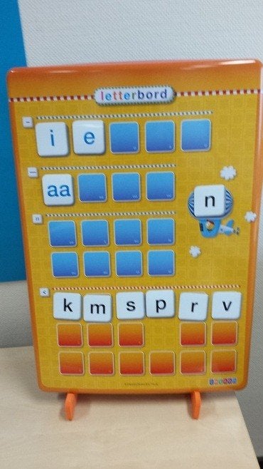 magnetisch Letterbord met magneetletters van veilig leren le, Ophalen of Verzenden, Zo goed als nieuw, Taal en Lezen