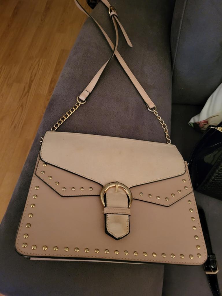 Stijlvolle beige schoudertas met gouden details, Ophalen, Gebruikt, Beige, Schoudertasje