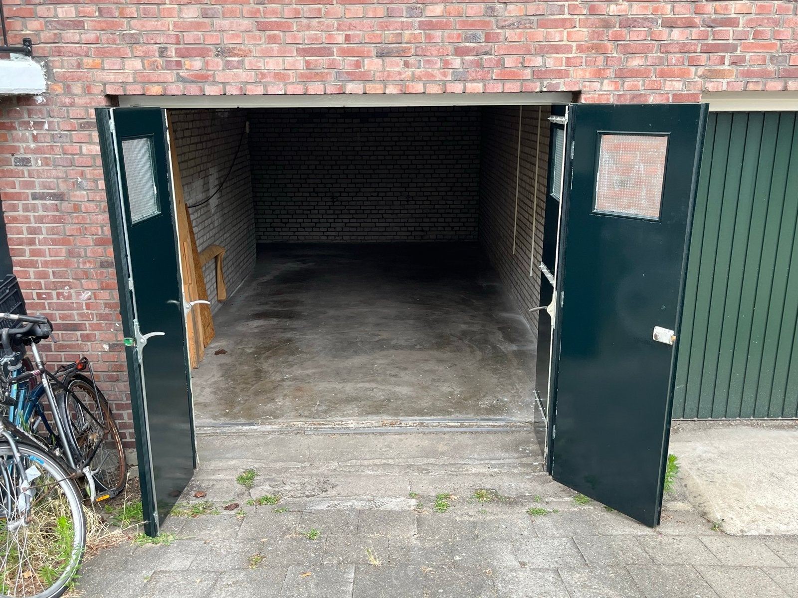 Ruime garagebox te huur - Ideaal voor opslag of parkeren