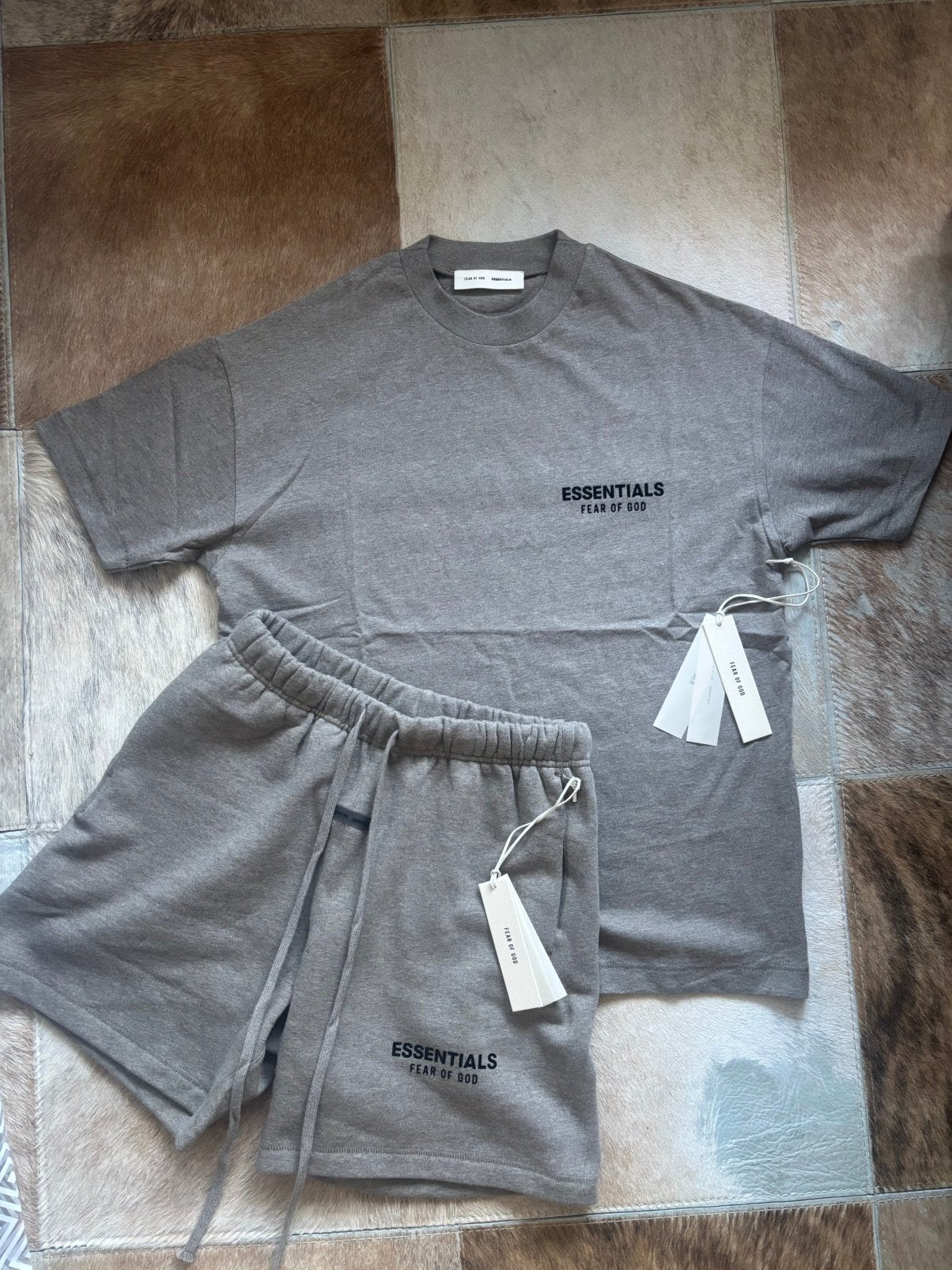 Fear of God Essentials Dark Oatmeal zomer set, Ophalen of Verzenden, Nieuw, Maat 46 (S) of kleiner