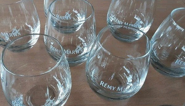 REMY MARTIN glazen, witte logo, 7 stuks, Verzamelen, Glas en Borrelglaasjes, Ophalen of Verzenden, Zo goed als nieuw, Borrel- of Shotglas
