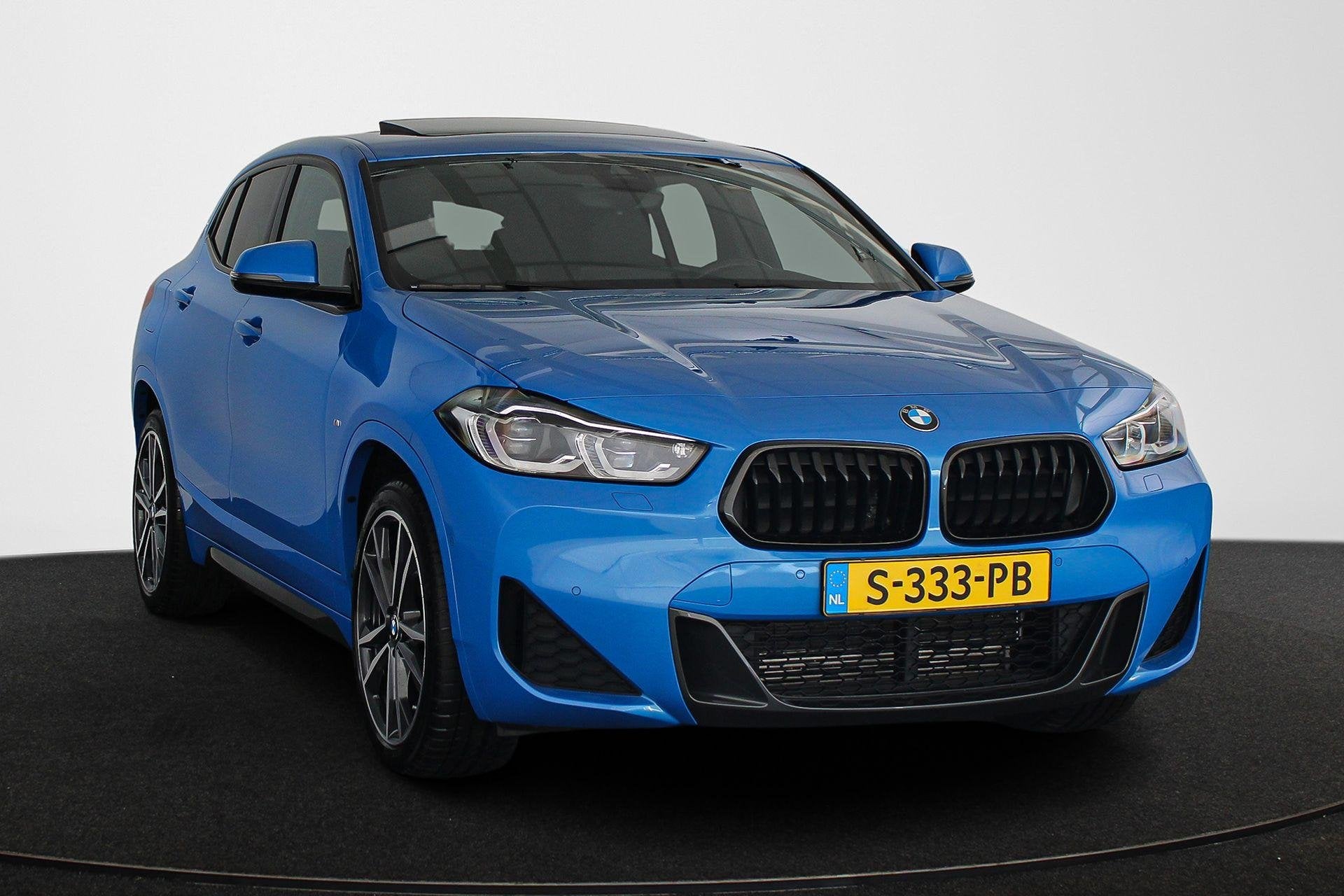 BMW X2 xDrive25e M Sport Panoramadak Head-Up HiFi Keyless Me, Auto's, BMW, Gebruikt, Blauw, Plug-in hybride, Bedrijf
