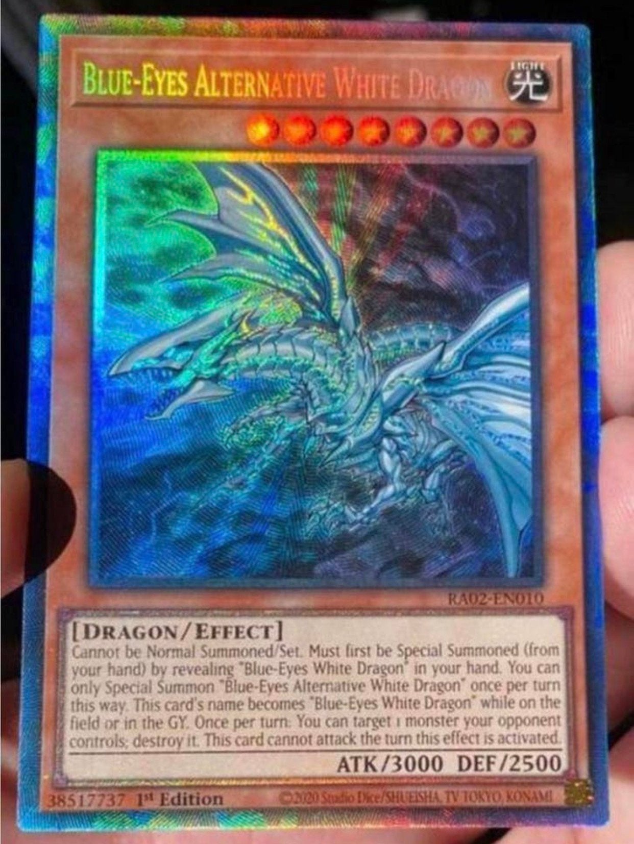 Yu-Gi-Oh! Blue Eyes Alternative White  Dragon RA02 1st !, Hobby en Vrije tijd, Verzamelkaartspellen | Yu-gi-Oh!, Ophalen of Verzenden