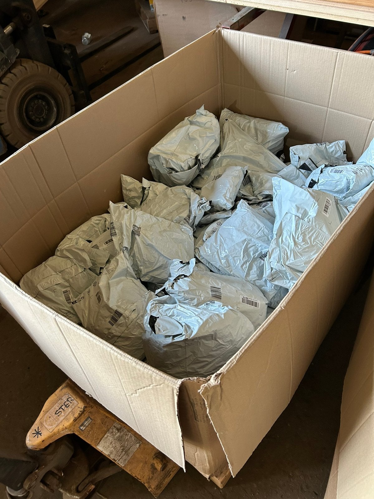 Pallet met 50 kilo aan ongeopende postpakketten- Amazon, DHL, Diversen, Ophalen, Nieuw, Kbr@info.nl, KBR