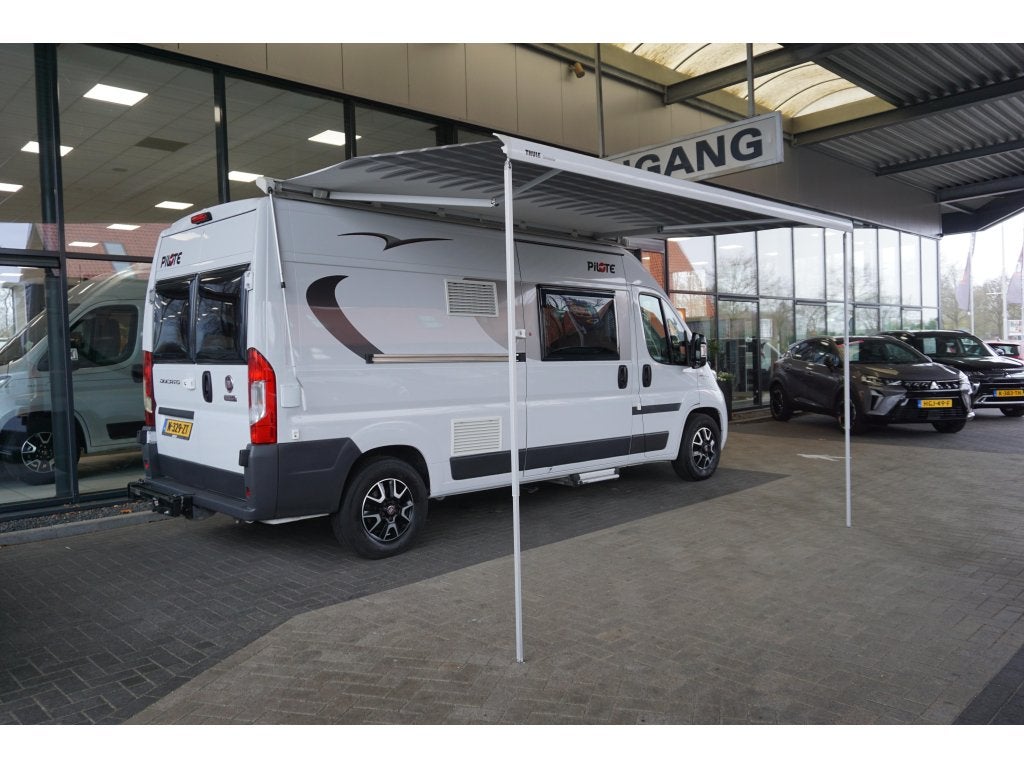 Pilote V 600 F Automaat - Trekhaak, Caravans en Kamperen, Campers, Automaat, Buscamper of Camperbus, Achteruitrijcamera, Ringverwarming