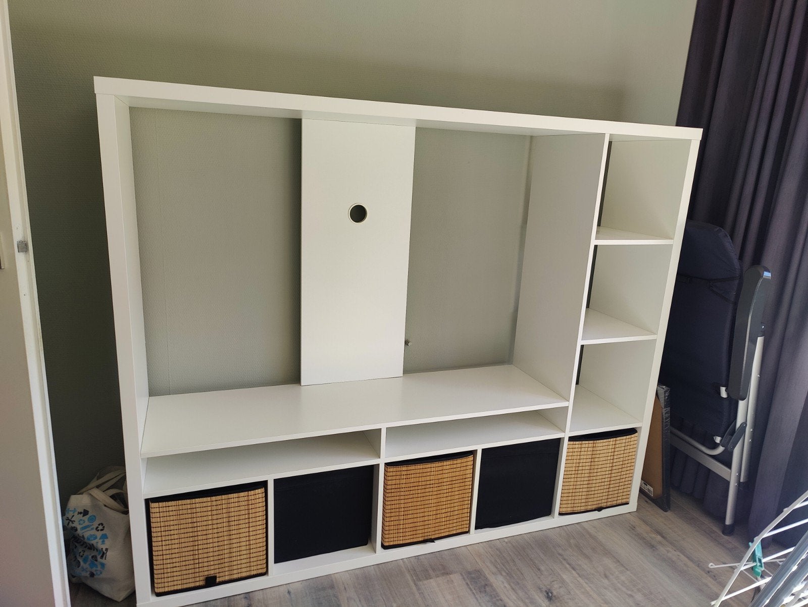 Witte TV-kast met opbergruimte (exclusief manden), Ophalen, Gebruikt, 150 tot 200 cm, 150 tot 200 cm