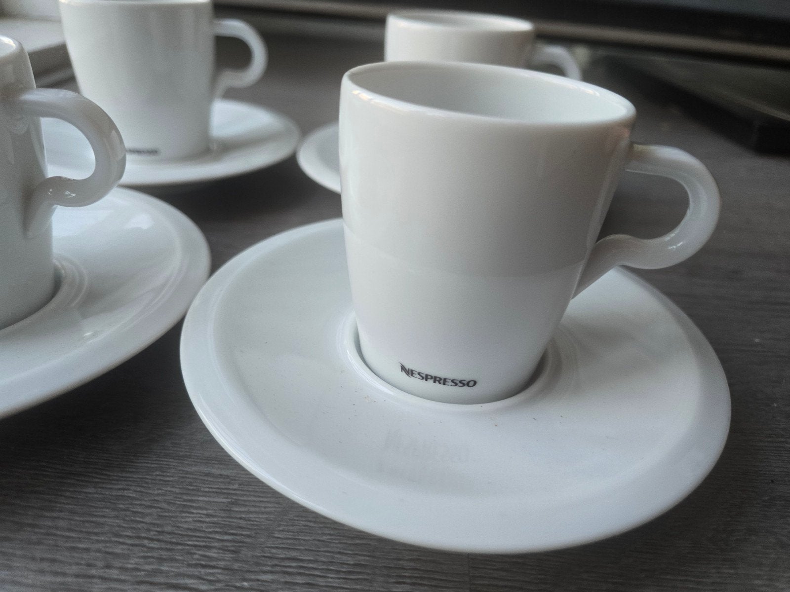4 x Nespresso lungo cups and saucers, Ophalen, Porselein