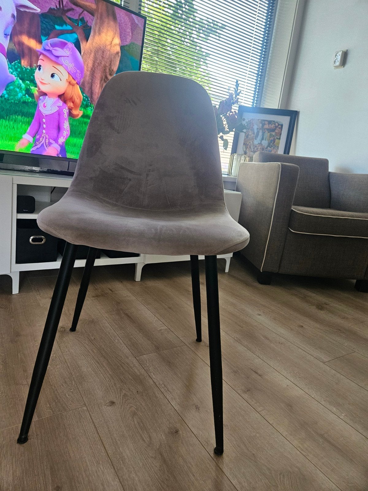 4 mooie lichtgrijze eethoek stoelen, Ophalen, Gebruikt, Metaal, Vier